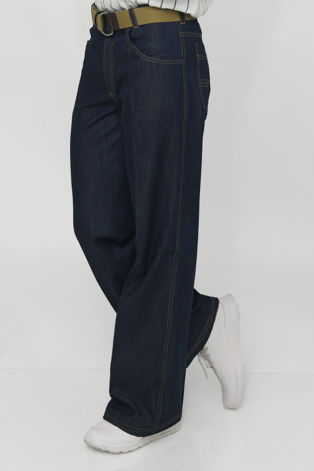 Indi- Men's wide leg denim
